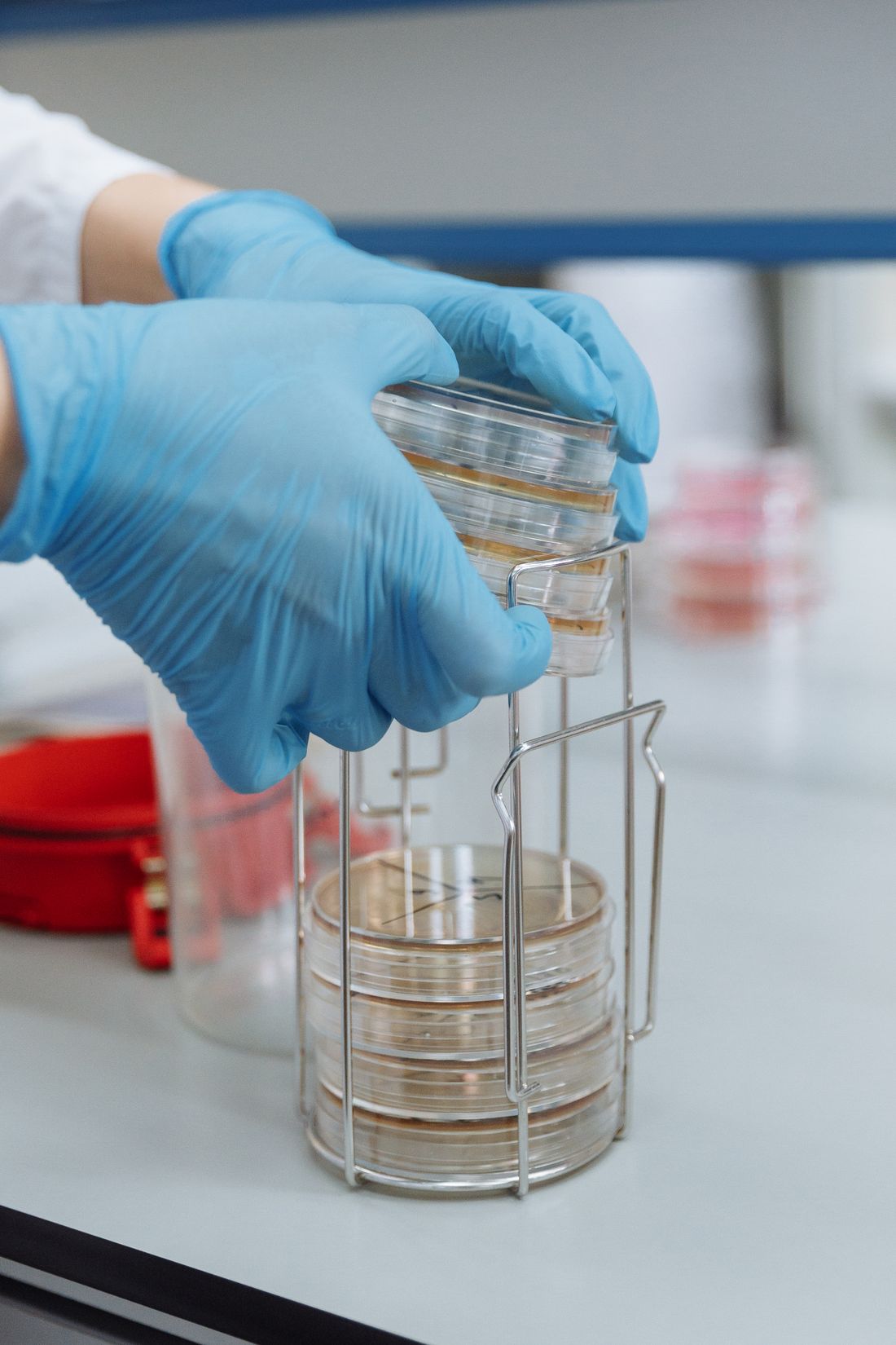 Esco, Química, extracción y diagnóstico