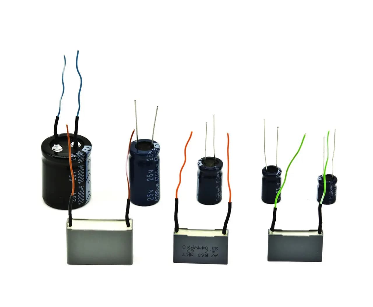 Juego de 10 capacitores para prácticas de electricidad - imagen 1