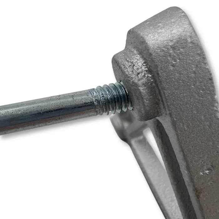 Trípode metálico de laboratorio para malla de calentamiento - imagen 3