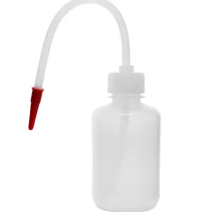 Botella de lavado de 500 ml en polietileno translúcido con tubo de suministro flexible.