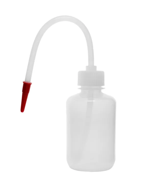 Botella de lavado de 500 ml en polietileno translúcido con tubo de suministro flexible.