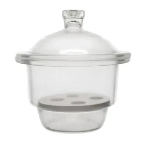 Trípode metálico de laboratorio con rejilla colocado sobre un mechero Bunsen.